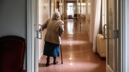 συγκλονίζει-η-ιστορία-με-τη-μητέρα-που-274519