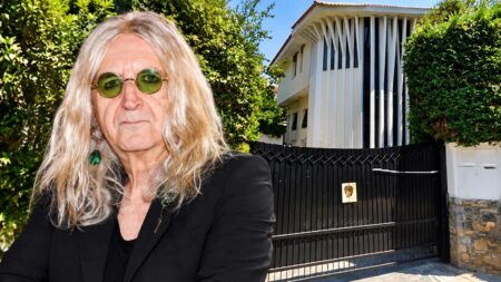 αυτή-είναι-η-βίλα-στην-εκάλη-με-πισινάρ-279738